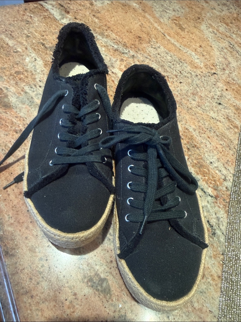 Mixx Shuz Black Low-Top Canvas Lace-Up Sneakers